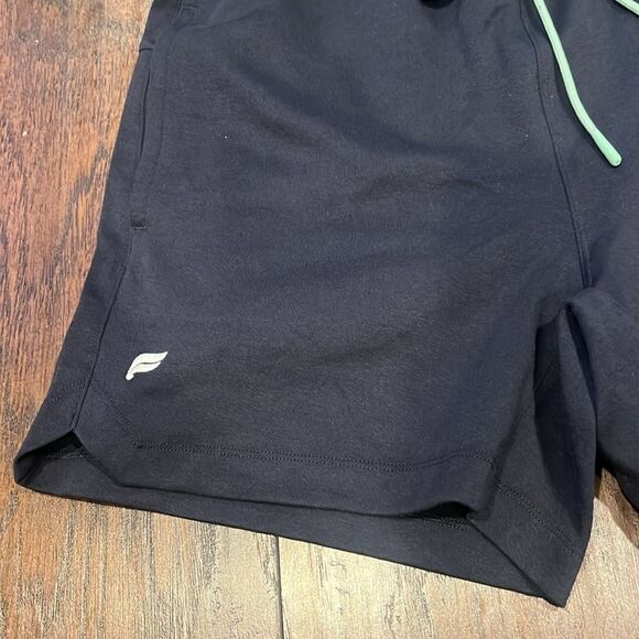 Fabletics The Lafayette Shorts size M NWT classic navy perfect for training - Picture 4 of 11